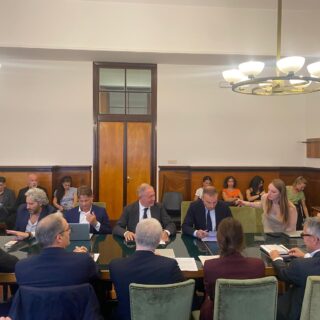 tavolo di confronto yoox