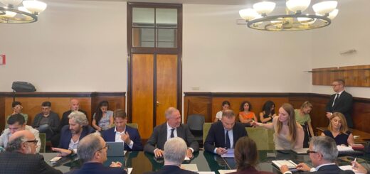 tavolo di confronto yoox